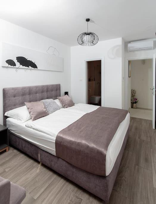 Luxury Villa Tina With Private Heated Pool Kaštela Zewnętrze zdjęcie